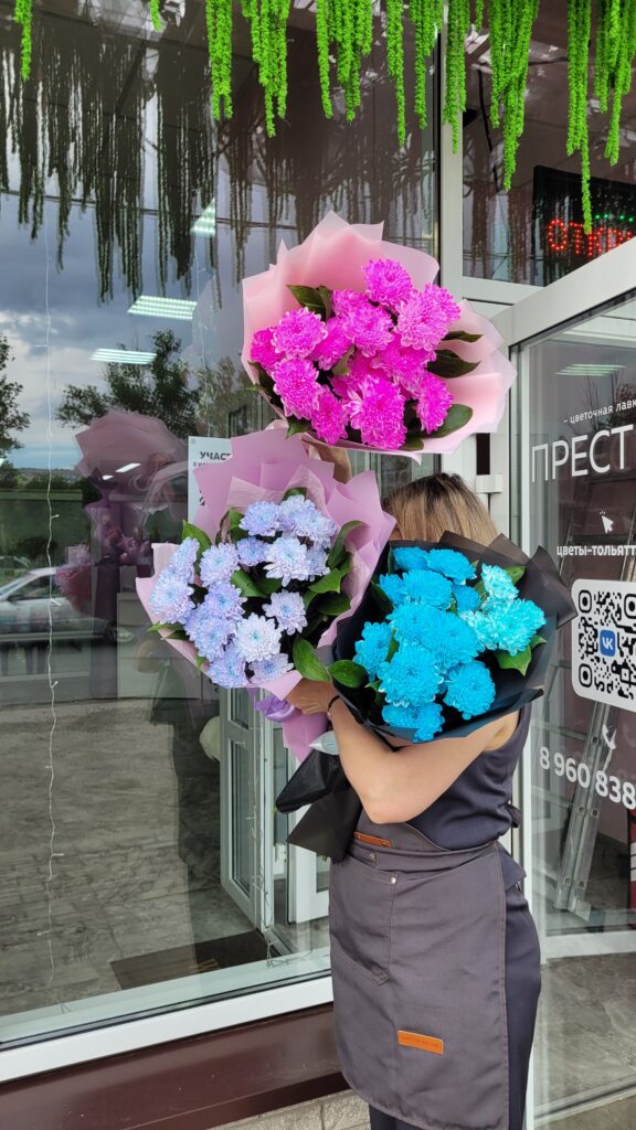 Букет из ярких хризантем